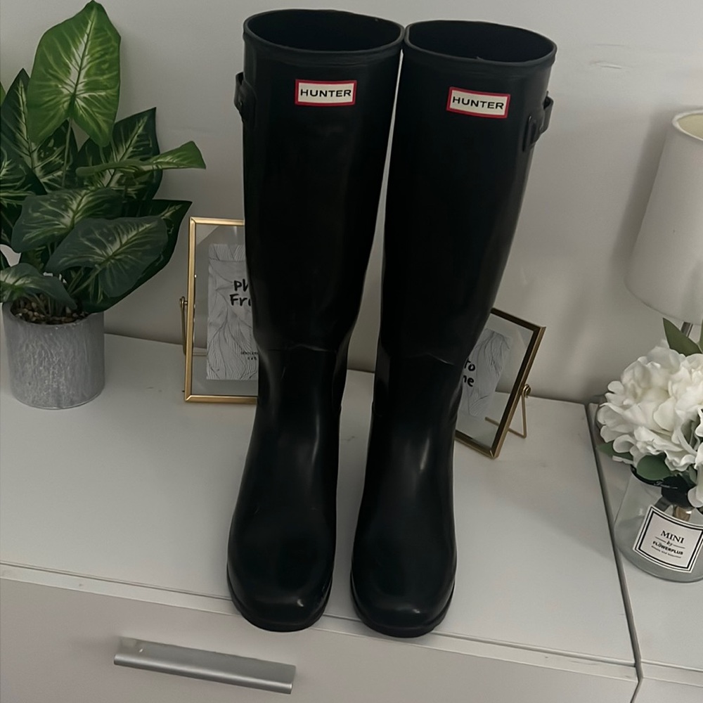 Black Hunter rain boots!
